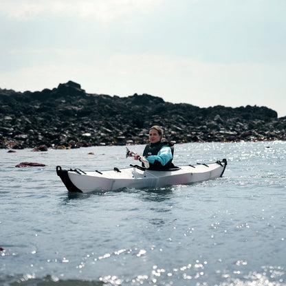 Þurrgalli Verso kvenna The ultimate protection in our Verso Drysuit, featuring XPLORE+® 3 layer fabric and XPEL® plant-based treatmen